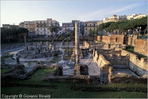 pozzuoli0001.jpg