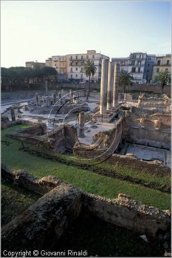 pozzuoli0002.jpg