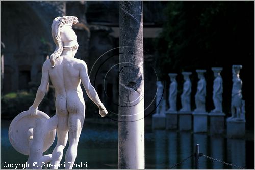 ITALY - VILLA ADRIANA (Tivoli RM) - il Canopo - rievocativo dell'omonima citt egizia - emiciclo nord con colonne e calchi delle statue