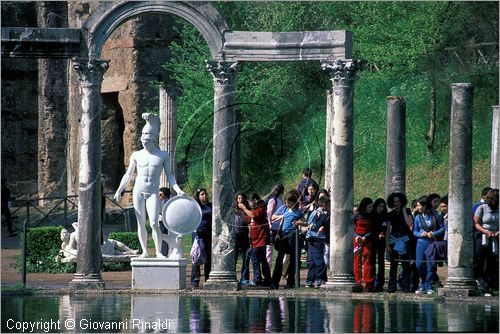 ITALY - VILLA ADRIANA (Tivoli RM) - il Canopo - rievocativo dell'omonima citt egizia - emiciclo verso nord con colonne e calchi delle statue