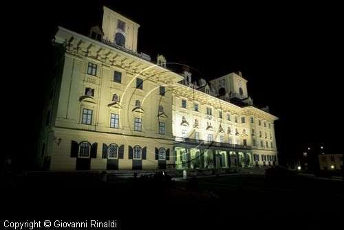 AUSTRIA - BURGENLAND - Eisenstadt - Palazzo Esterhazy - veduta notturna
