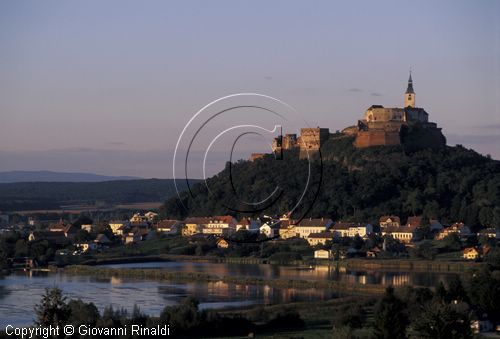 AUSTRIA - BURGENLAND - Gussing - veduta del castello sopra al borgo ed al lago