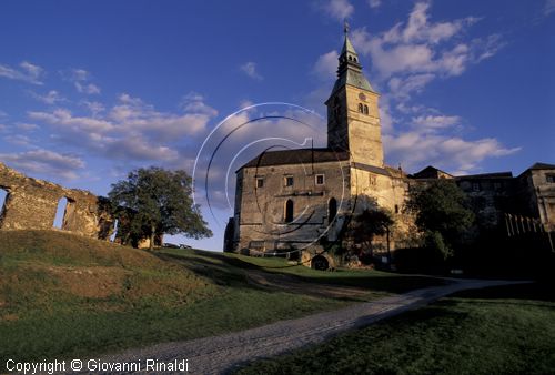 AUSTRIA - BURGENLAND - Gussing - veduta del castello sopra al borgo