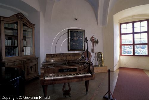 AUSTRIA - BURGENLAND - Stadtschlaining - una sala del castello