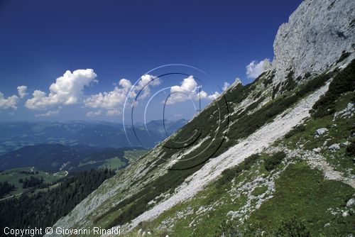 AUSTRIA - SALZKAMMERGUT (GOSAU) - salita dal versante sud-ovest del Donnerkogel (2055 mt:)