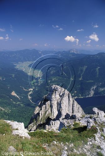 AUSTRIA - SALZKAMMERGUT (GOSAU) - veduta del lago Gosausee dalla vetta del Donnerkogel (2055 mt:)