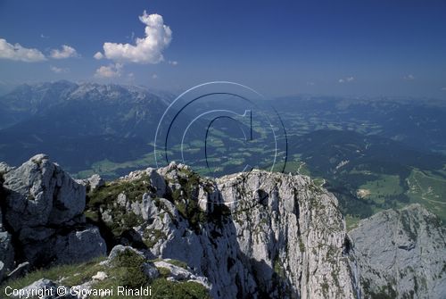 AUSTRIA - SALZKAMMERGUT (GOSAU) - veduta della valle a sud-ovest dalla vetta del Donnerkogel (2055 mt:)