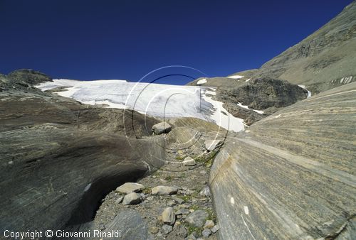 AUSTRIA - Gruppo del Glockner - rocce ai piedi delle Wasserfall Winkl