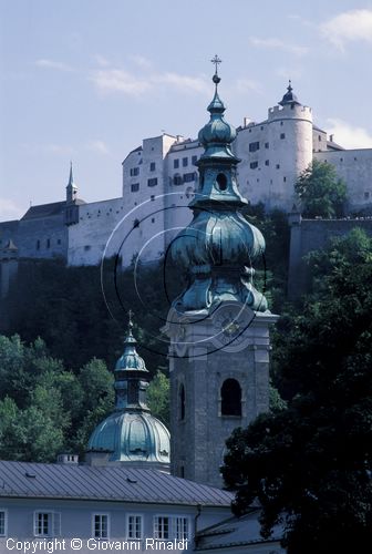 AUSTRIA - SALISBURGO - SALZBURG - il castello visto dai giardini di Mirabel