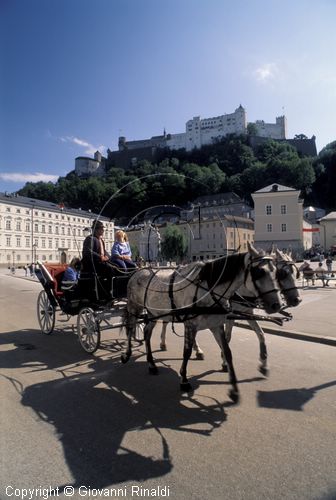 AUSTRIA - SALISBURGO - SALZBURG - Kapitelplatze - sullo sfondo la fortezza di Hohensalzurg