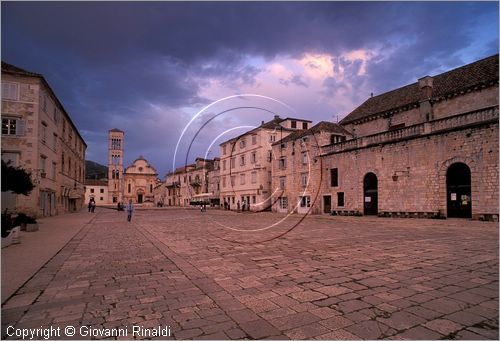 CROATIA - (Croazia) - ISOLA DI HVAR - Hvar - veduta della Piazza della Cttedrale di Santo Stefano