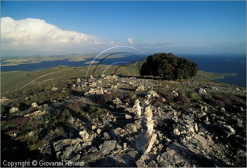 CROATIA - KORNATI (Croazia - Isole Incoronate) - Isola di Zut - vista dal Monte Tvrdomesnjak