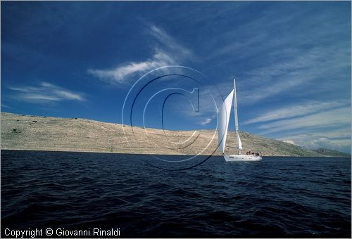 CROATIA - KORNATI (Croazia - Isole Incoronate) - navigazione a vela tra le isole