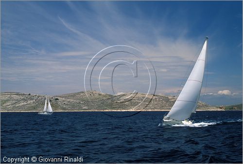 CROATIA - KORNATI (Croazia - Isole Incoronate) - navigazione a vela tra le isole