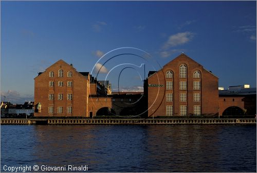 DENMARK - DANIMARCA - COPENHAGEN - magazzini portuali ristrutturati sulla sponda orientale dell'Inerhaven