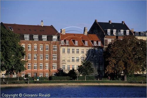 DENMARK - DANIMARCA - COPENHAGEN - quartieri ad ovest dei laghi artificiali sulla riva del Peblinge So