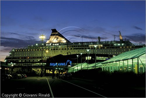 FINLAND - FINLANDIA - TURKU - il porto con il terminal della Silja Line