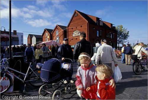 FINLAND - FINLANDIA - OULU - piazza del mercato