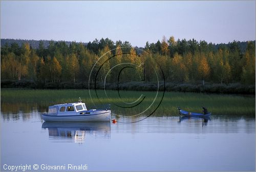 FINLAND - FINLANDIA - Lago Miekoyarvi (Pessalompolo) sulla strada tra Aavasaksa e Rovaniemi