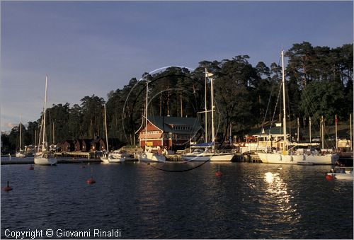 FINLAND - FINLANDIA - ISOLE ALAND - Mariehamn - il porto occidentale