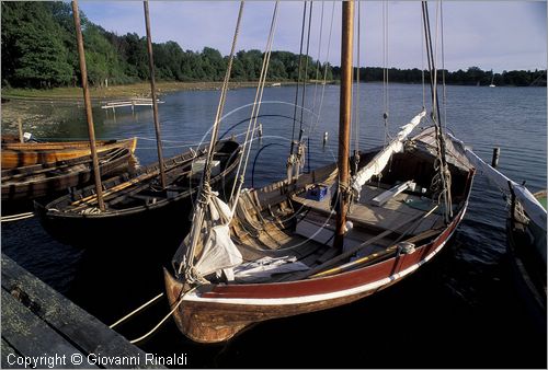 FINLAND - FINLANDIA - ISOLE ALAND - Mariehamn - piccolo approdo con barche tradizionali d'epoca