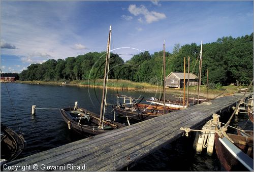 FINLAND - FINLANDIA - ISOLE ALAND - Mariehamn - piccolo approdo con barche tradizionali d'epoca