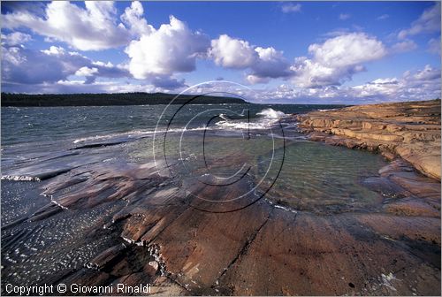 FINLAND - FINLANDIA - ISOLE ALAND - Dano (l'isola pi a nord dell'arcipelago) - veduta della costa granitica settentrionale