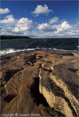 FINLAND - FINLANDIA - ISOLE ALAND - Dano (l'isola pi a nord dell'arcipelago) - veduta della costa granitica settentrionale