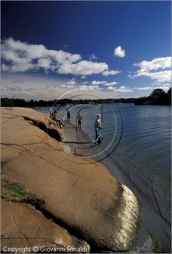 FINLAND - FINLANDIA - ISOLE ALAND - Eckero - Karingsund - pesca a spinning dalla costa