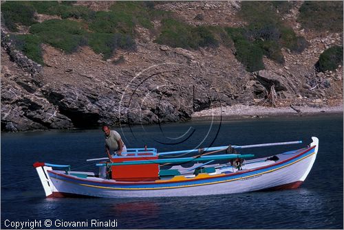 GREECE - Dodecanneso - Isola di Agathonissi (Gaidharos) - un pescatore sulla costa orientale