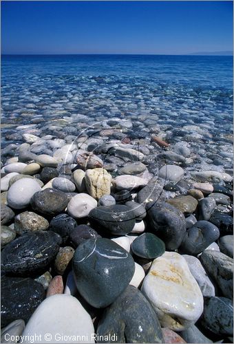 GREECE - CHIOS ISLAND (GRECIA - ISOLA DI CHIOS) - Giosonas - la spiaggia di ciottoli