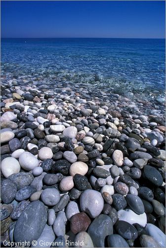 GREECE - CHIOS ISLAND (GRECIA - ISOLA DI CHIOS) - Giosonas - la spiaggia di ciottoli