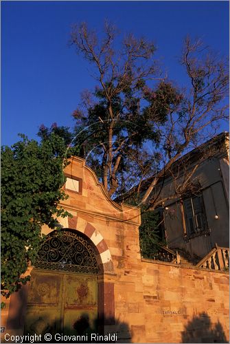 GREECE - CHIOS ISLAND (GRECIA - ISOLA DI CHIOS) - Cambos (Kampos) - tipici edifici cinti da mura, ex residenze di ricchi mercanti greci e genovesi a partire dal XIV secolo