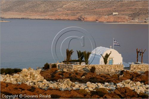 GRECIA - GREECE - Isole Cicladi - Amorgos - Baia di Kalotyri sulla costa nord occidentale vista dall'isoletta di Nikouria