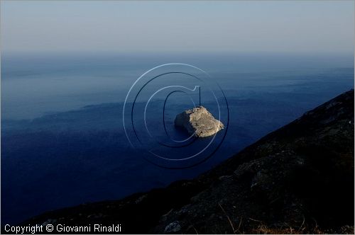 GRECIA - GREECE - Isole Cicladi - Amorgos - veduta della costa orientale