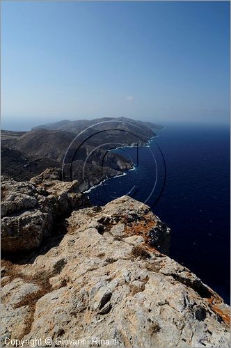GRECIA - GREECE - Isole Cicladi - Folegandros - veduta della costa nord dal sentiero per la Panaghia