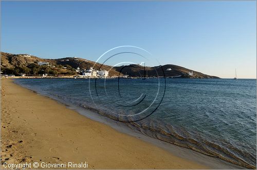 GRECIA - GREECE - Isole Cicladi - Ios -  Ormos - la spiaggia adiacente al porto