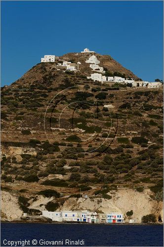 GRECIA - GREECE - Isole Cicladi - Milos - Fourkovoni - villaggio di pescatori e sopra Plaka