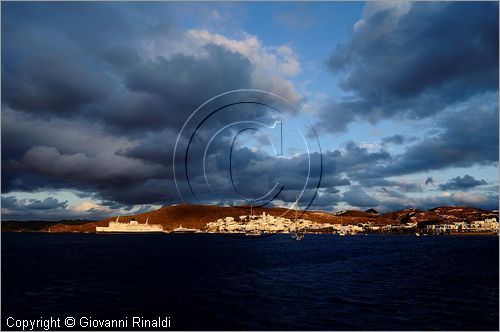 GRECIA - GREECE - Isole Cicladi - Milos - il porto di Adamas (Adhamandas)