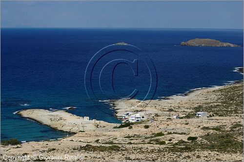 GRECIA - GREECE - Isole Cicladi - Milos - Costa nord - sullo sfondo l'isola di Kimolos