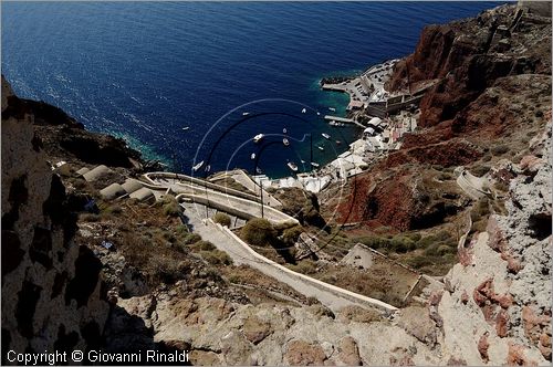 GRECIA - GREECE - Isole Cicladi - Santorini - Ammoudhi piccolo porticciolo ai piedi di Oia (La)