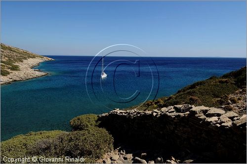 GRECIA - GREECE - Isole del Dodecaneso - Dodecanese Islands - Isola di Agatonissi (Agathonisi) - la costa sud tra capo Gourna e capo Protali