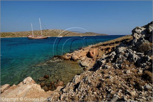 GRECIA - GREECE - Isole del Dodecaneso - Dodecanese Islands - Isola di Arki - costa sud tra le isolette di Macronisi, Tsouka e Kalovolos