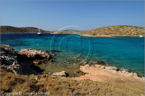 GRECIA - GREECE - Isole del Dodecaneso - Dodecanese Islands - Isola di Arki - costa sud tra le isolette di Macronisi, Tsouka e Kalovolos