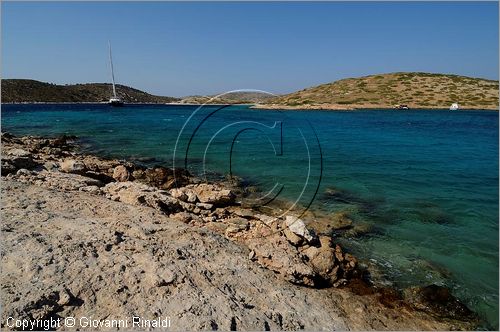 GRECIA - GREECE - Isole del Dodecaneso - Dodecanese Islands - Isola di Arki - costa sud tra le isolette di Macronisi, Tsouka e Kalovolos