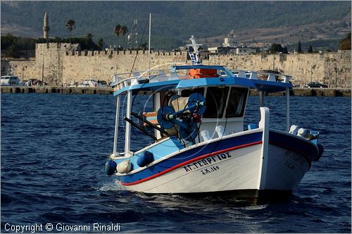 GRECIA - GREECE - Isole del Dodecaneso - Dodecanese Islands - Isola di Kos - pescatore davanti a Kos citt