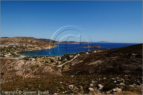 GRECIA - GREECE - Isole del Dodecaneso - Dodecanese Islands - Isola di Patmos - veduta da Aghrio Livadhi Beach con davanti l'isoletta di Aghia Thekla