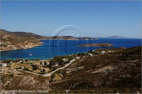 GRECIA - GREECE - Isole del Dodecaneso - Dodecanese Islands - Isola di Patmos - veduta da Aghrio Livadhi Beach con davanti l'isoletta di Aghia Thekla