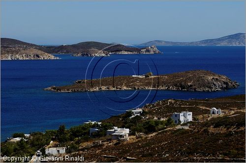GRECIA - GREECE - Isole del Dodecaneso - Dodecanese Islands - Isola di Patmos - veduta da Aghrio Livadhi Beach con davanti l'isoletta di Aghia Thekla