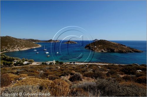 GRECIA - GREECE - Isole del Dodecaneso - Dodecanese Islands - Isola di Patmos - la costa presso Livadi tou Pothitou e l'isoletta di Aghios Georghios